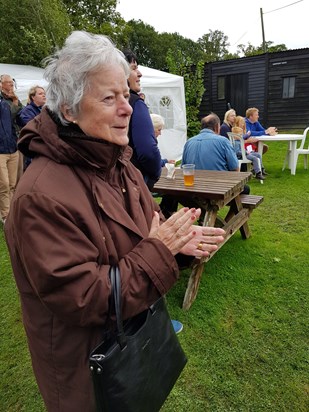 Mum clapping along to a live band at Bodiam Hop Fest 2017