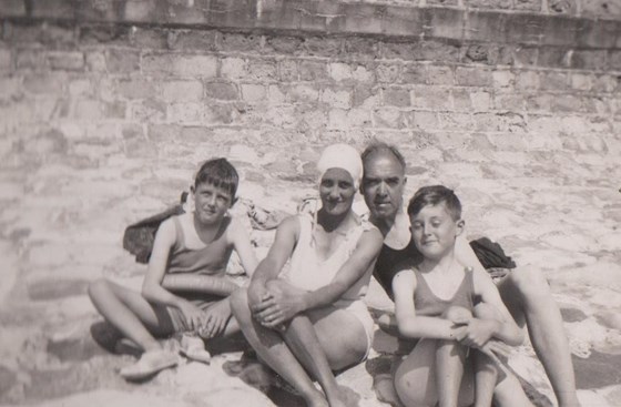 1937 circa Leonard, Gladys, Michael and John Glover