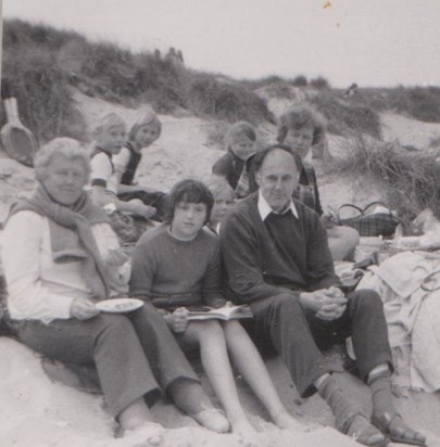 1974 Penny, Michael Glover and Edna Chadwick on the beach