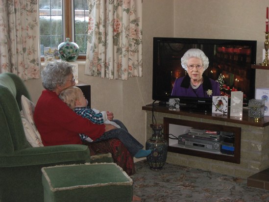 Nan and Sam watching Queeny
