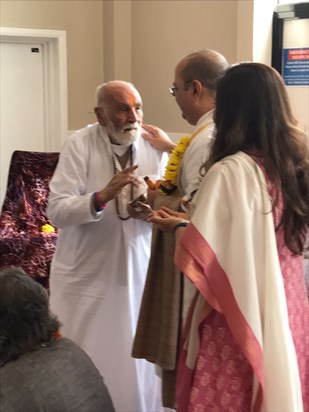 Pujyashree Bhai with Pujya RamBapa & Resp. Bhartiben 