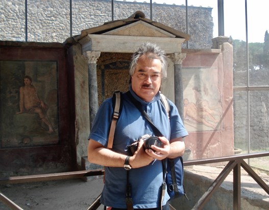 Pompeii 2006, Dad thoroughly enjoying himself in a Roman brothel 