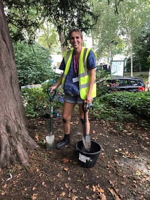 Rachael getting stuck in at the Chelsea Flower Show. 