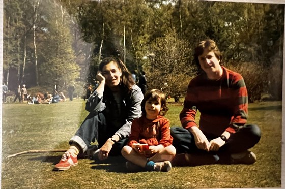 VB18 - Vik with her mum and dad - Isabella Plantation 1985