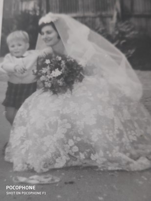 Mum in Wedding Dress19610325