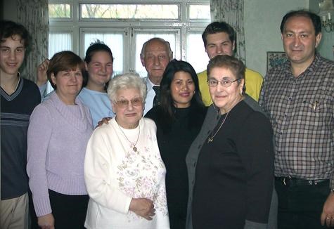 Edward, Hilary (Niece), Abi, Rene (sister-in-law), Coleman (brother-in-law), Vanessa, Robin, Ray2002