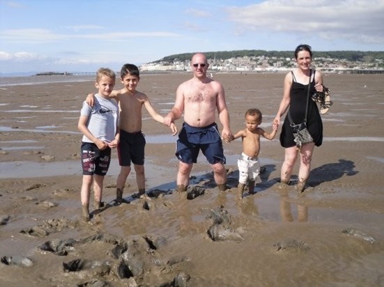 Morgan, Mummy, Daddy, Aiden & Kieran, Summer 2009