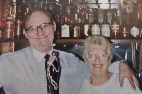 Mum and Dad ... The Fountain Inn, 1986