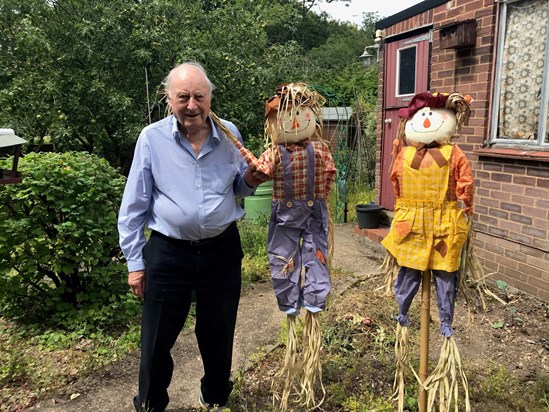 Ray loved his and Beryl’s garden. Here he is with Fred and Flo! 