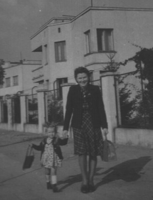 Trudy at about 2.5 years old with her mum Olga.