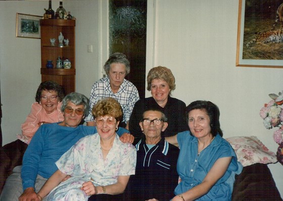  Joan & Ken Carter, Celia, William, Iris & Back row: Rene & Pam -1988