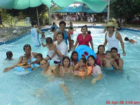 Danny's family..Swimming last April 6, 2008 1 week before he died..