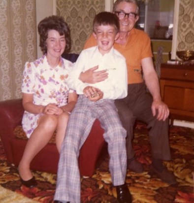 1976 - With father Arthur and son David.
