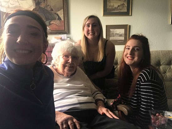 Helen's 3 great granddaughters on the Forde side