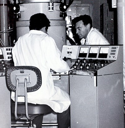 Ken at the electron microscope