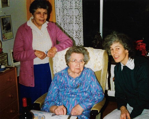 Suzanne, Nana and me at The Retreat (Princes Risborough)