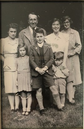 The Wilson family, children L-R Eileen, Ann, John, Muriel and little Douglas 