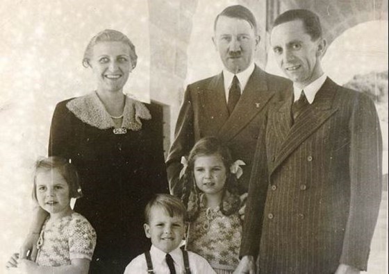 RIGHT side of . PHOTO . propaganda . minister . JOSEPH GOEBBELS . nazi family photo . WHO are those 