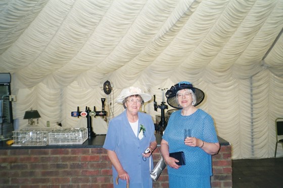 007 4A  Daphne and Sheila at the wedding of Daniel and Gemma
