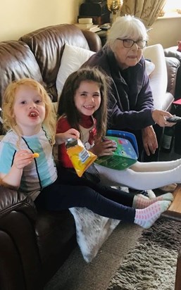 Aleigha and Darcie with Great Grandma