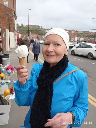 My first ice cream of the holiday, what flavour, vanilla of course:)