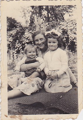 Peggy with her 2 daughters, Rosemary and Anne, 1953