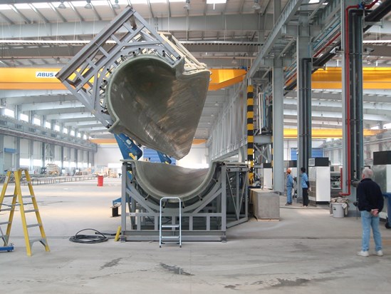 Closing first 34m windblade mold in China plant, 2008.