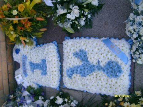 funeral flowers of his favourite team (spurs) 