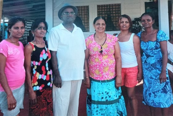 Joan, Eve, Joyce and Ann with Mom and Dad