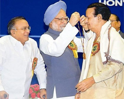 Prime Minister felicitates Seshendra Sharma:2005