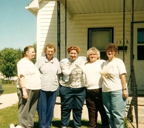Roberta with her mother and sisters