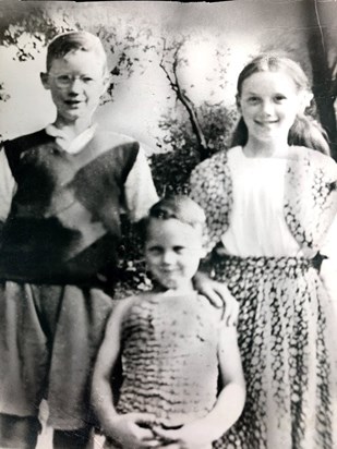 Siblings - Michael, Mum and Des