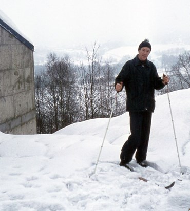 Dad's first skiing trip in Norway