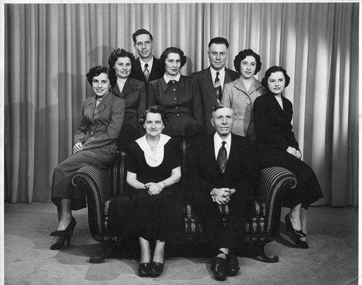 George & Bertha with Ruthie,Ida, Harold, Emma, Victor, Violet, Elsie