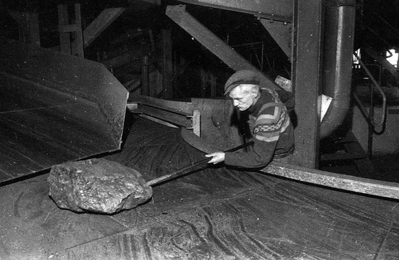 Old Joe, Jozy's dad sorting coal - on the Bank 1963.