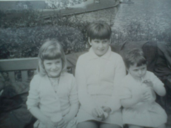margaret with her two sisters,gillian and julie