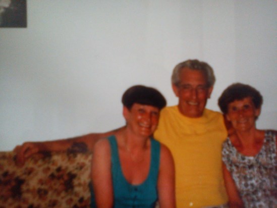 margaret with her mum and dad,shirley and colin
