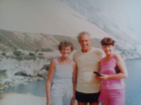 margaret with her mum and dad on holiday