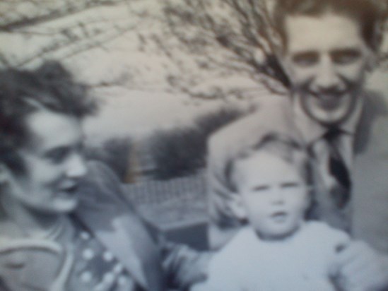 margaret with her mum and dad