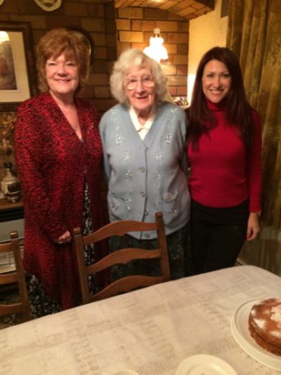 Betty, sister and Anne and niece Melissa