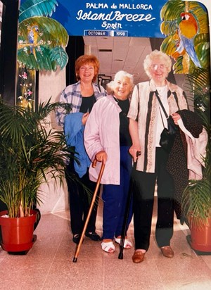 Anne, Edna & Betty 1998 in Spain 