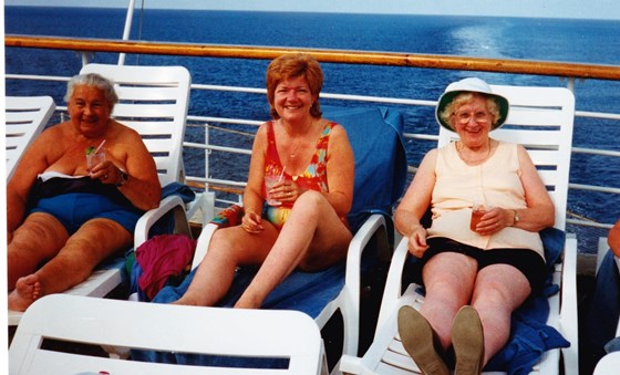 Betty Edna and Anne  Cruising 1998  -  Ladies that like to chat and enjoy life