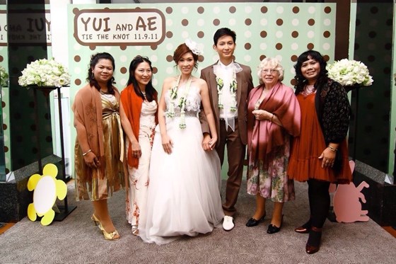 Sumalee and family celebrating the wedding of  Yui and AE