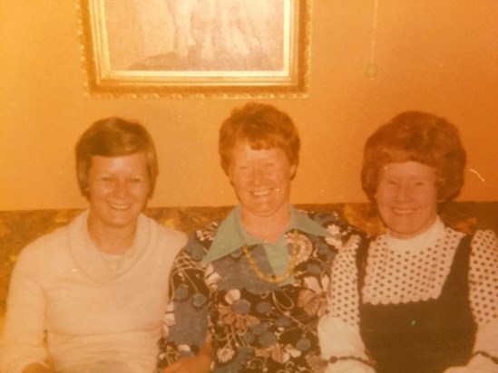 Cathy with her sister Dolly and daughter Susan