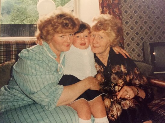 Cathy with her daughter Linda and granddaughter Lisa