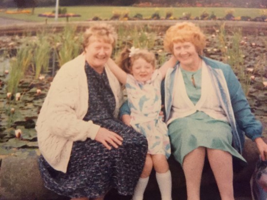 Cathy with her sister Dolly and granddaughter Lisa