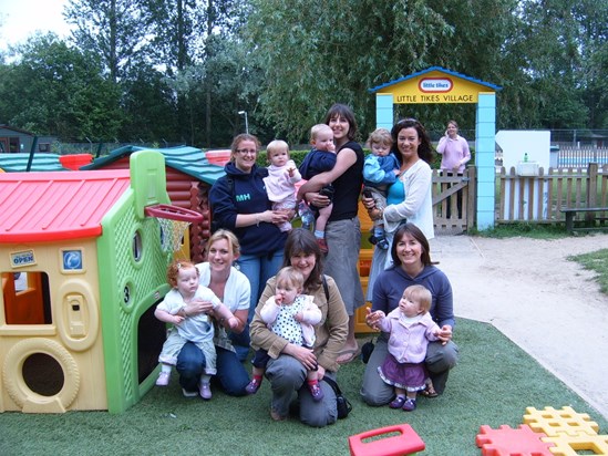 Beale park 2007.  Our 'first time Mummies' group on a day trip x