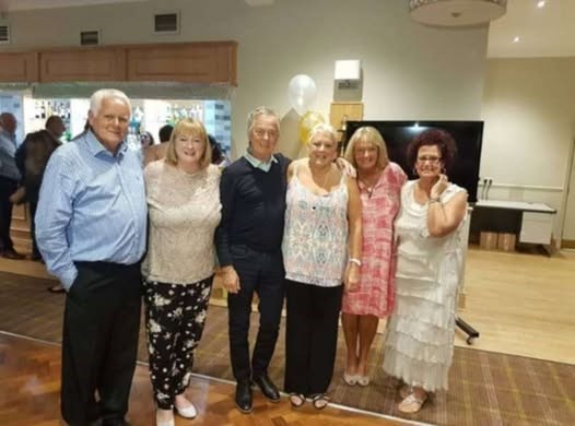 Keith with his brother Tony, sister-in-law Jane at their 50th Wedding Anniversary in 2017 together with his sisters  Susan & Rosaline & niece Cherie& Rosaline t1145857123790851 4043745691702509872 n(2)