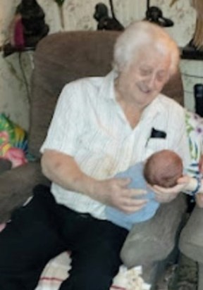 Carlos  with great grandad 💙 