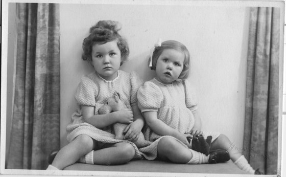 1940- Sylvia (almost 4) with Cynthia